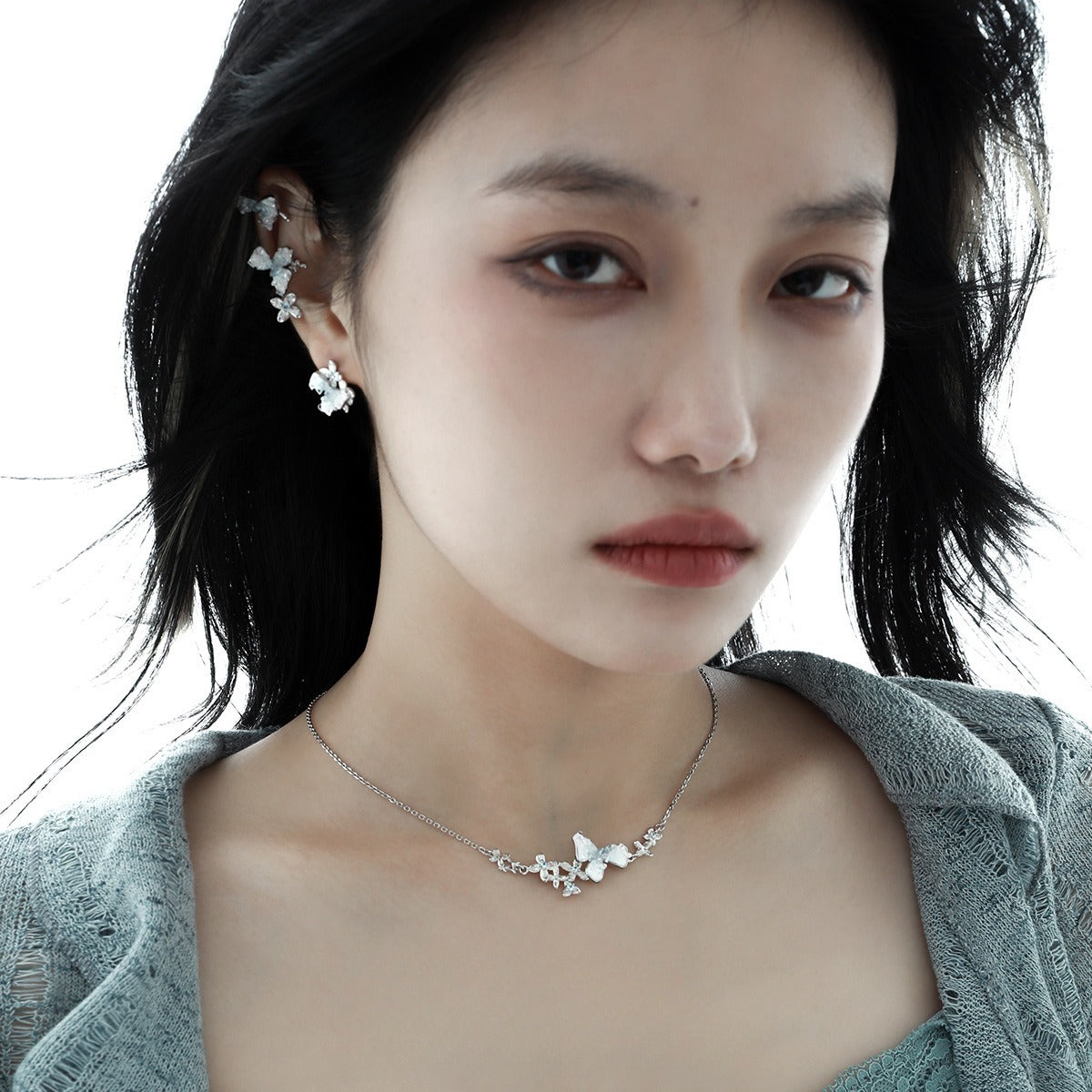 Light Luxury Diamond In The Debris Personality Blue Flower Ear Clip