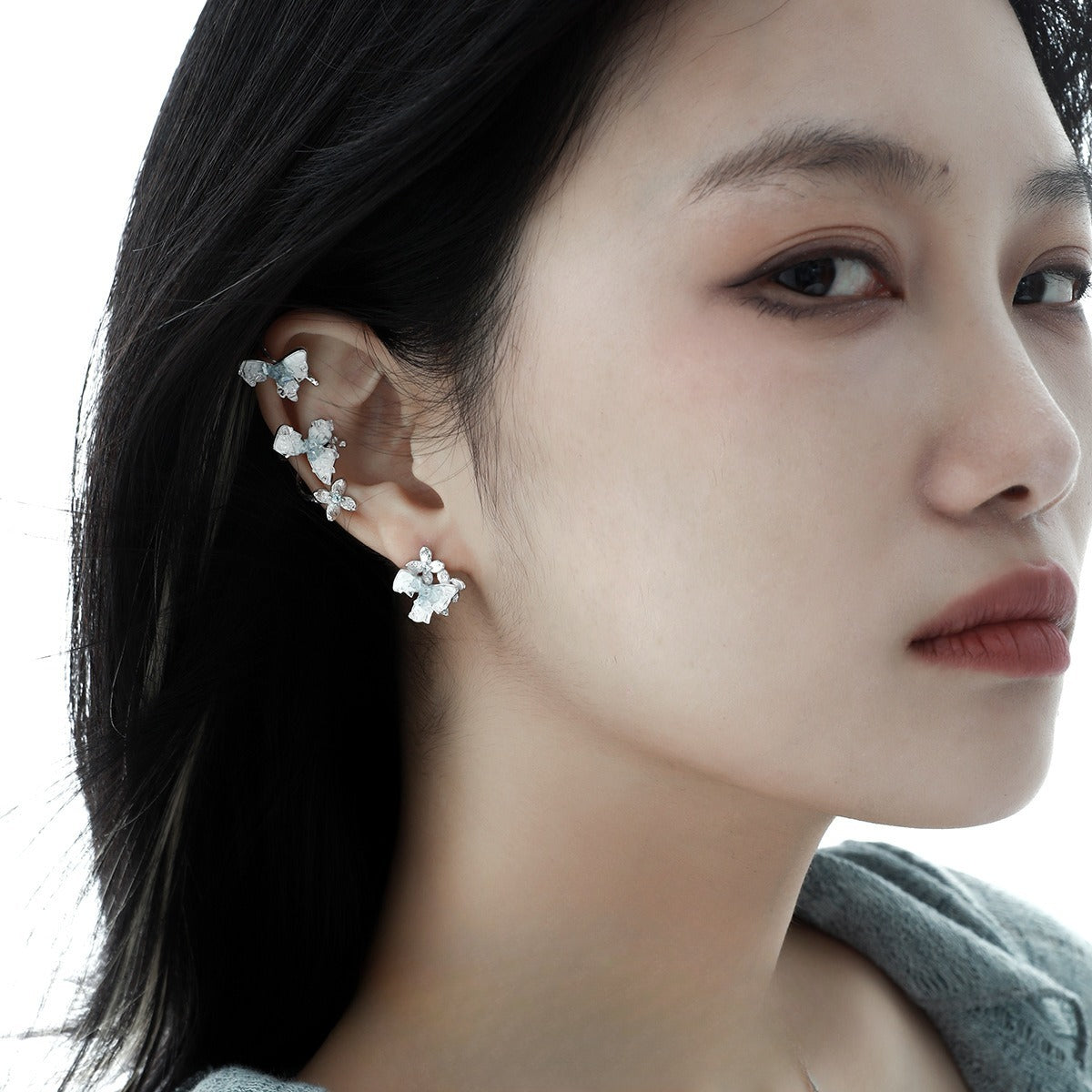 Light Luxury Diamond In The Debris Personality Blue Flower Ear Clip