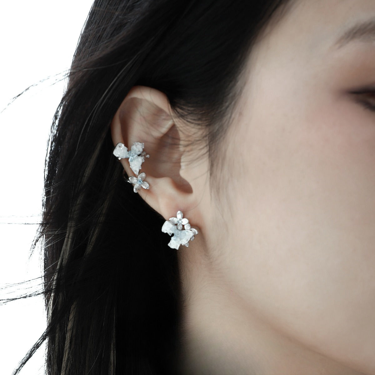 Light Luxury Diamond In The Debris Personality Blue Flower Ear Clip